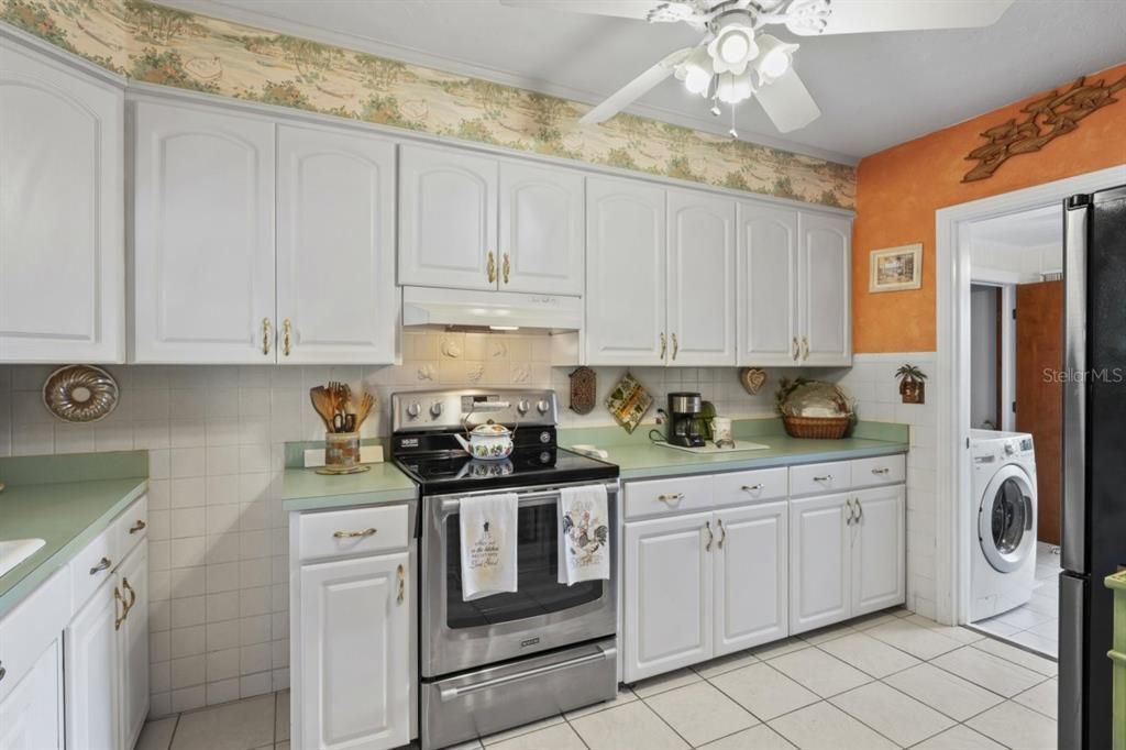 Active With Contract: $359,900 (3 beds, 2 baths, 1370 Square Feet)