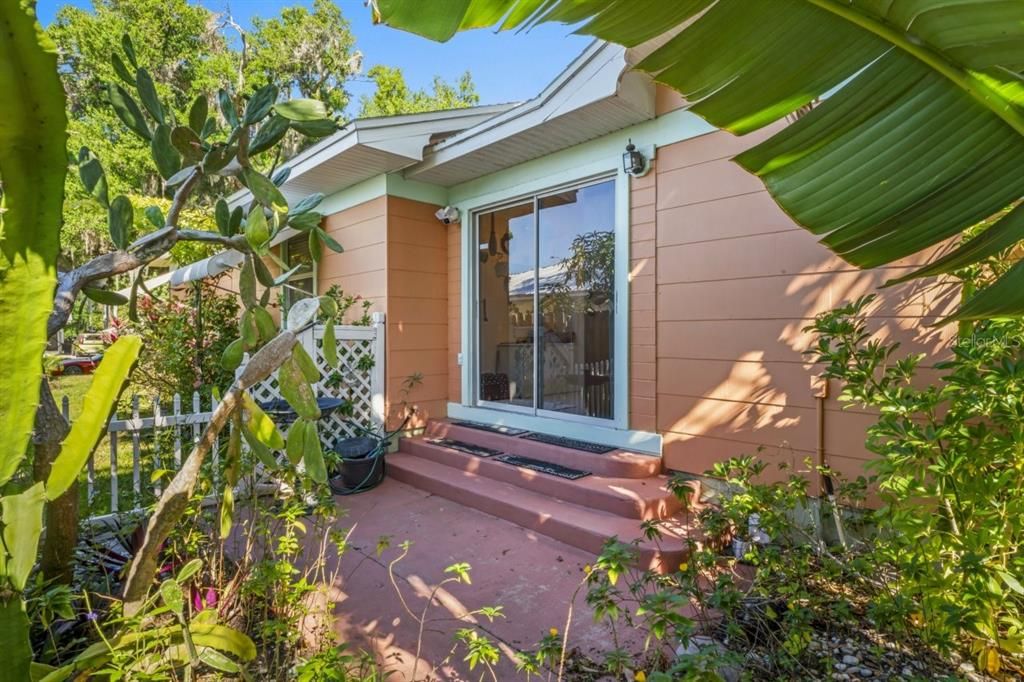Recently Sold: $359,900 (3 beds, 2 baths, 1370 Square Feet)