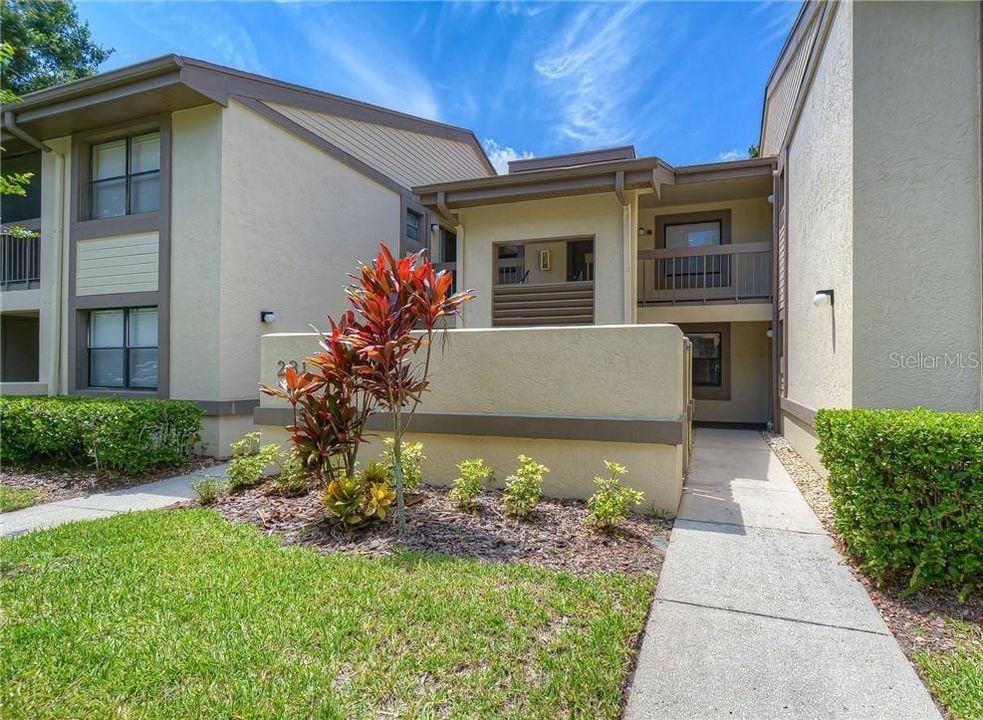 Active With Contract: $209,900 (2 beds, 2 baths, 888 Square Feet)