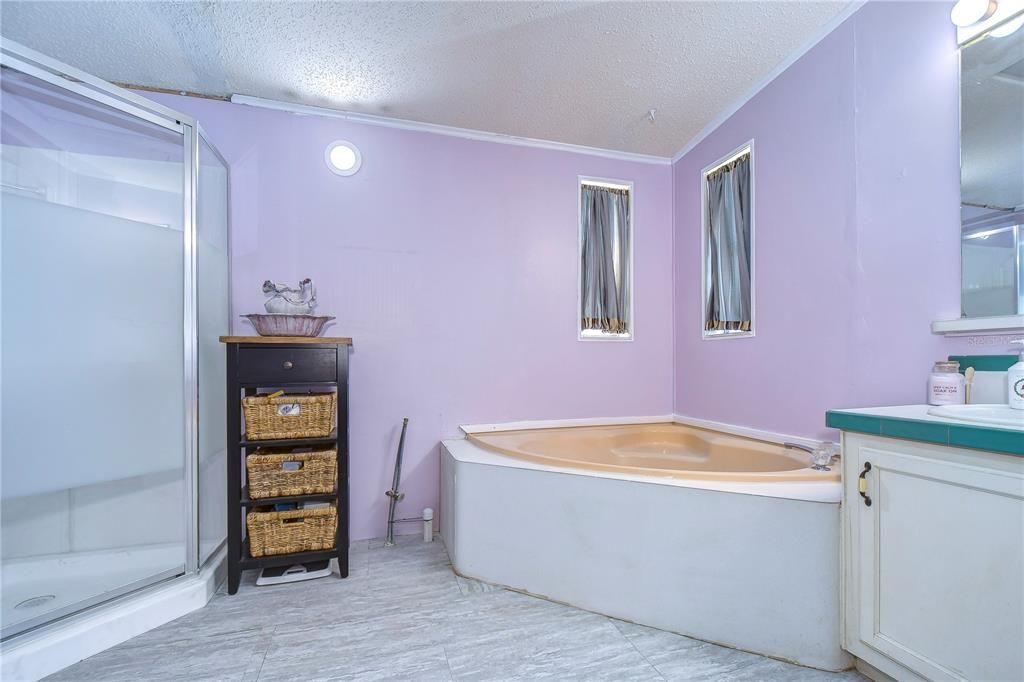 Primary Bath En-Suite