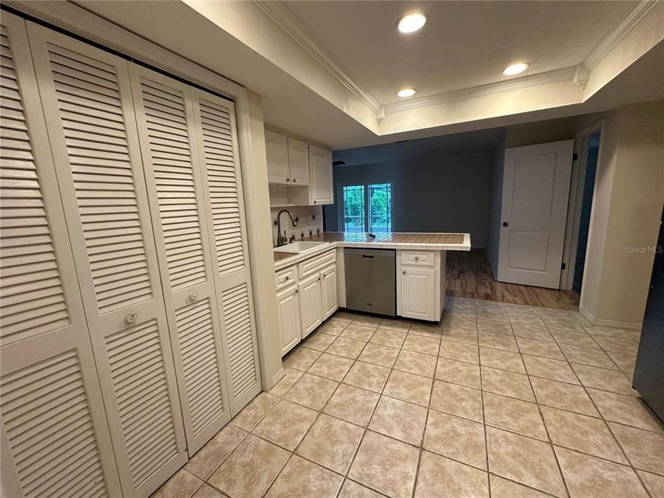 Active With Contract: $2,900 (4 beds, 2 baths, 2270 Square Feet)