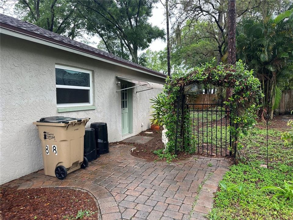 Active With Contract: $2,900 (4 beds, 2 baths, 2270 Square Feet)