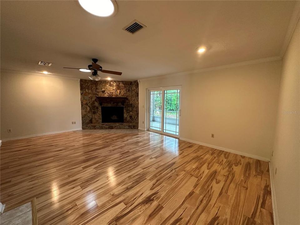 Active With Contract: $2,900 (4 beds, 2 baths, 2270 Square Feet)
