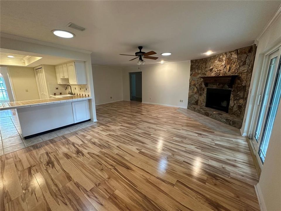 Active With Contract: $2,900 (4 beds, 2 baths, 2270 Square Feet)