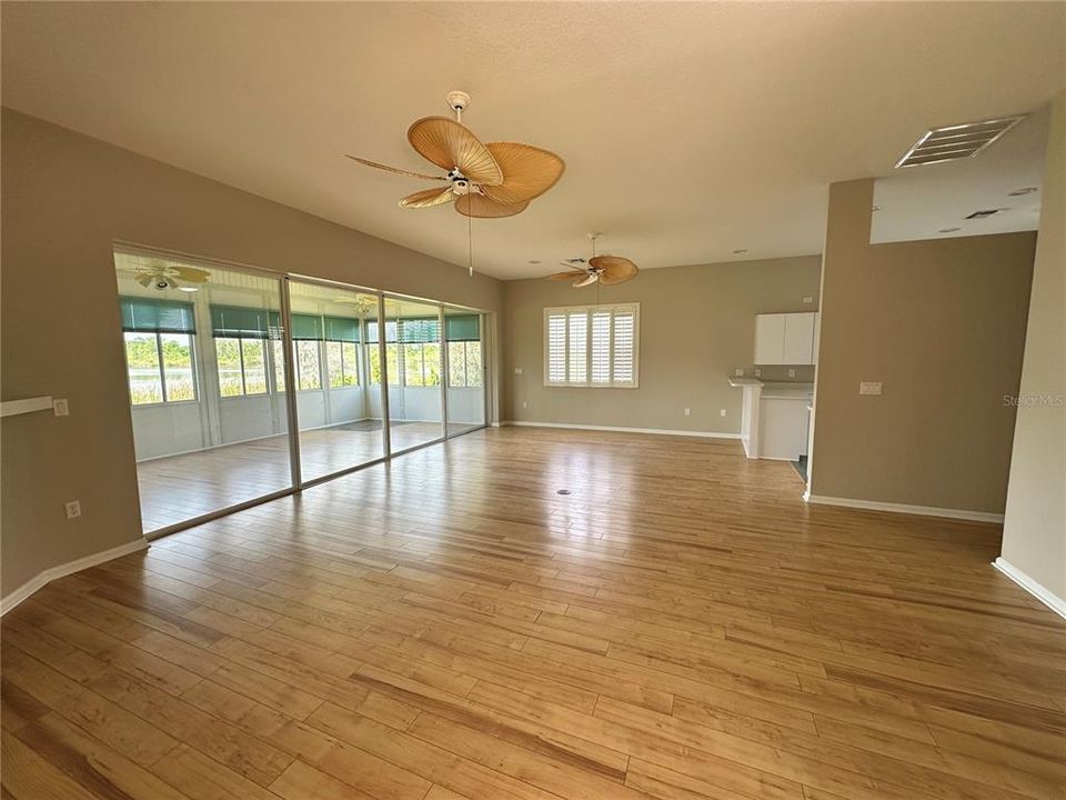 For Sale: $449,000 (2 beds, 2 baths, 1275 Square Feet)