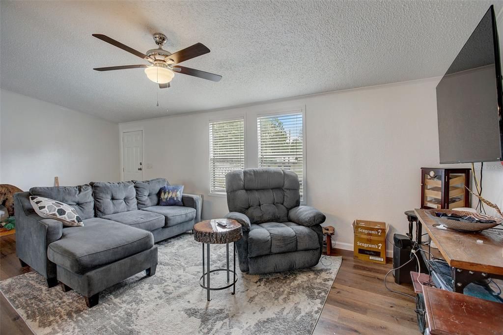Active With Contract: $224,900 (3 beds, 2 baths, 1456 Square Feet)
