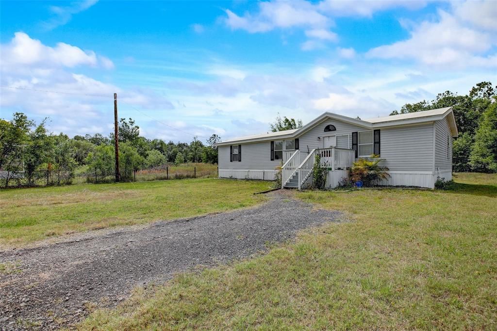 Active With Contract: $224,900 (3 beds, 2 baths, 1456 Square Feet)