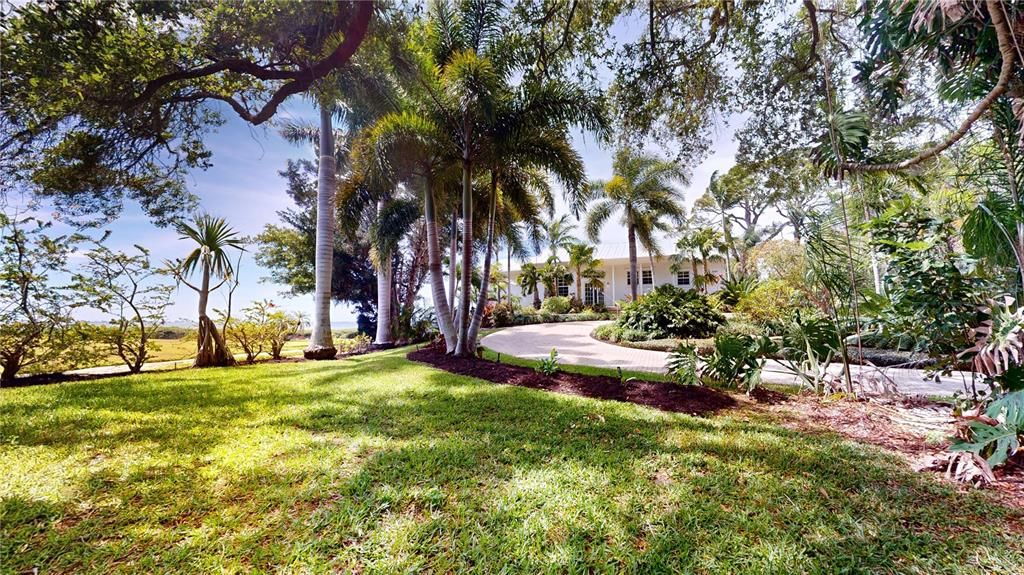 Recently Sold: $1,350,000 (2 beds, 2 baths, 2420 Square Feet)