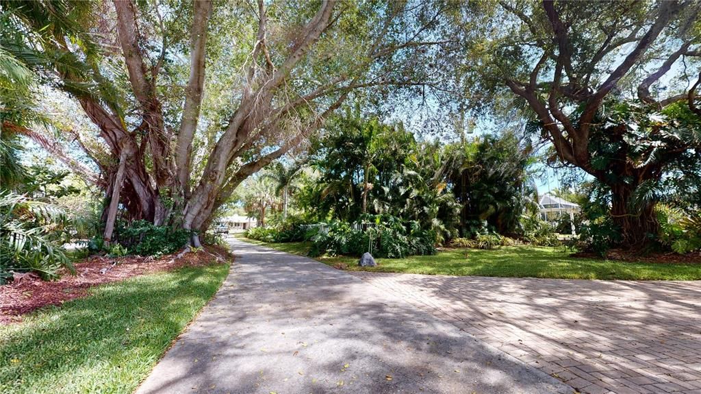 Recently Sold: $1,350,000 (2 beds, 2 baths, 2420 Square Feet)