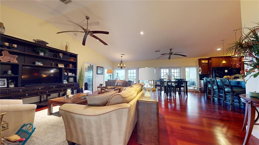 Recently Sold: $1,350,000 (2 beds, 2 baths, 2420 Square Feet)