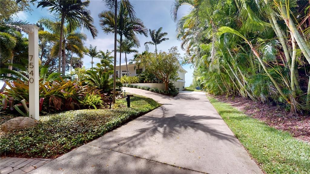 Recently Sold: $1,350,000 (2 beds, 2 baths, 2420 Square Feet)