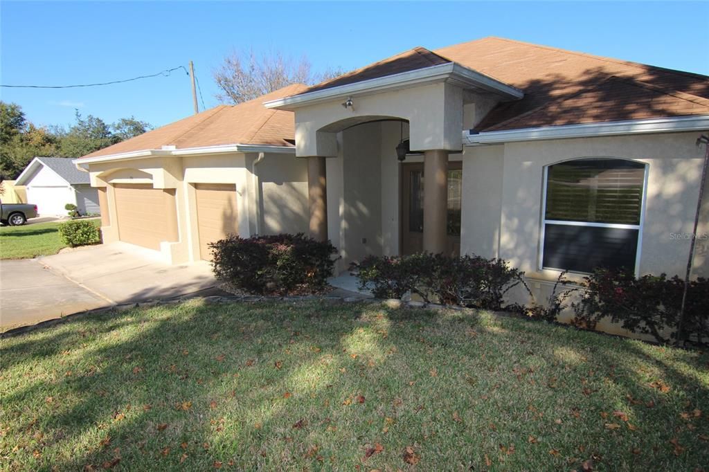 Active With Contract: $2,380 (3 beds, 3 baths, 2710 Square Feet)