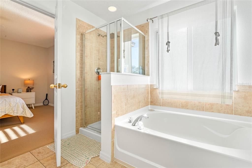 最近售出: $385,000 (3 贝兹, 2 浴室, 1647 平方英尺)