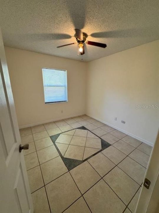 Active With Contract: $199,000 (3 beds, 1 baths, 966 Square Feet)