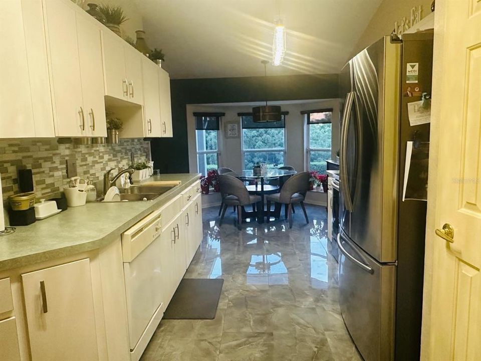 Active With Contract: $349,900 (3 beds, 2 baths, 1601 Square Feet)