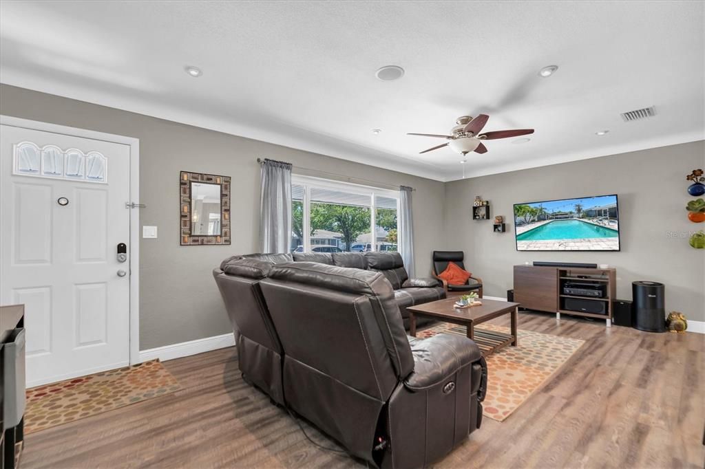 Active With Contract: $589,000 (4 beds, 2 baths, 1823 Square Feet)