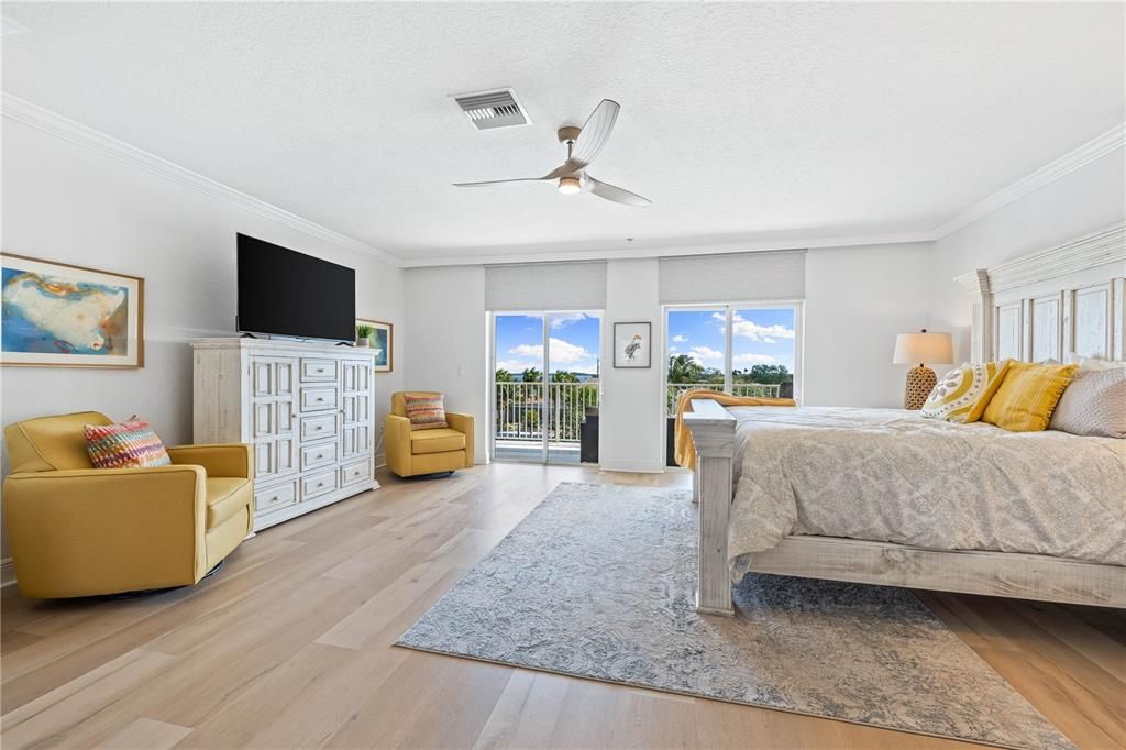 Active With Contract: $1,025,000 (3 beds, 3 baths, 2376 Square Feet)