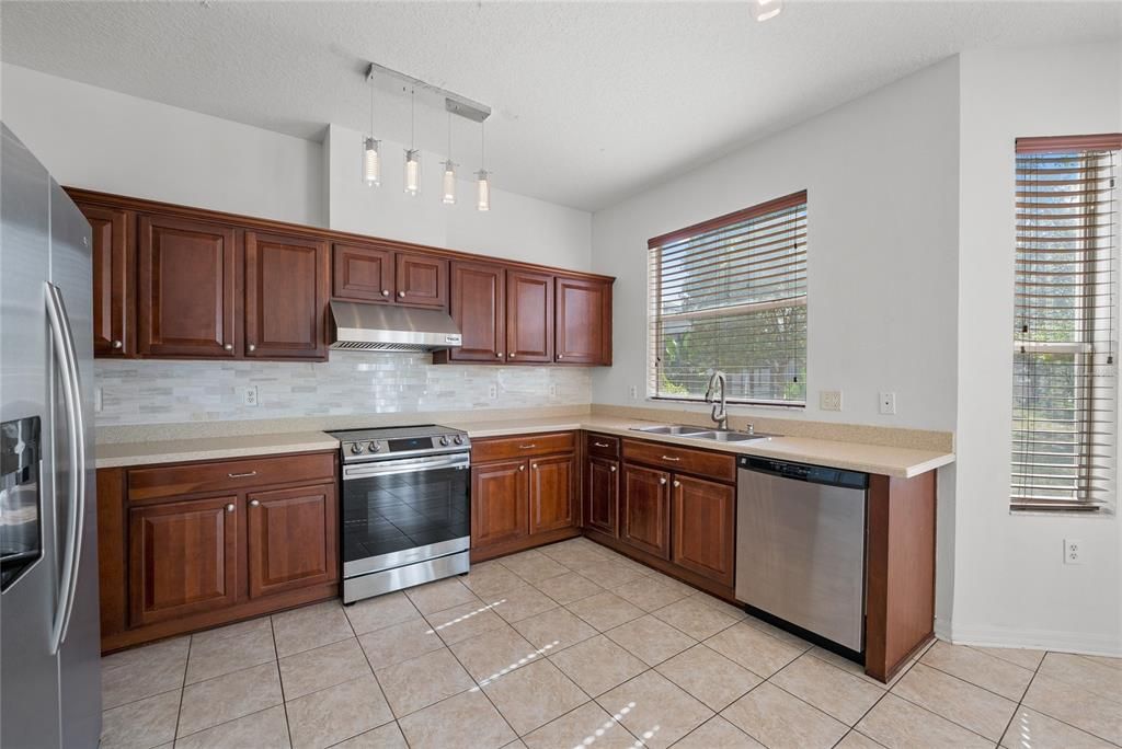 For Sale: $379,900 (4 beds, 2 baths, 2540 Square Feet)