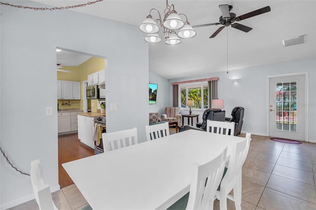 For Sale: $375,000 (3 beds, 2 baths, 1311 Square Feet)