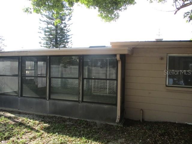 Active With Contract: $160,000 (2 beds, 1 baths, 984 Square Feet)