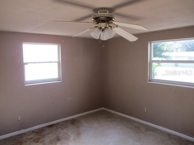 Active With Contract: $160,000 (2 beds, 1 baths, 984 Square Feet)