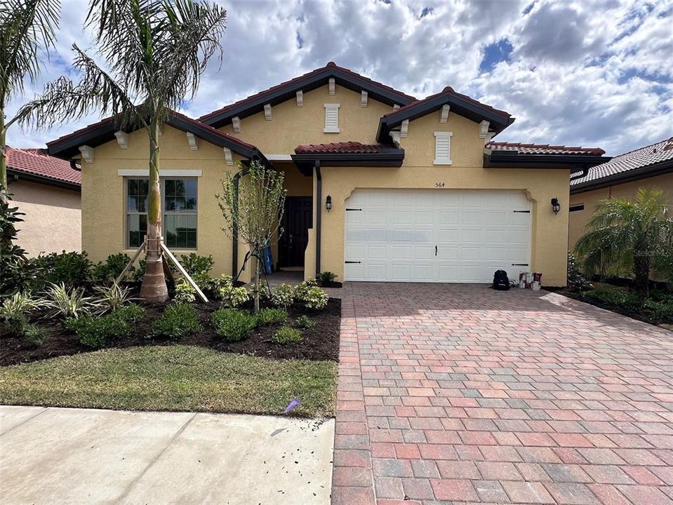 Recently Sold: $687,460 (3 beds, 2 baths, 2221 Square Feet)