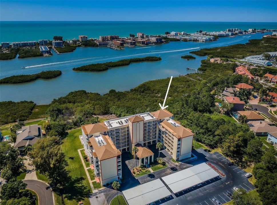 Directly on the Intracoastal with views of both the Gulf & Intracoastal Waterway!