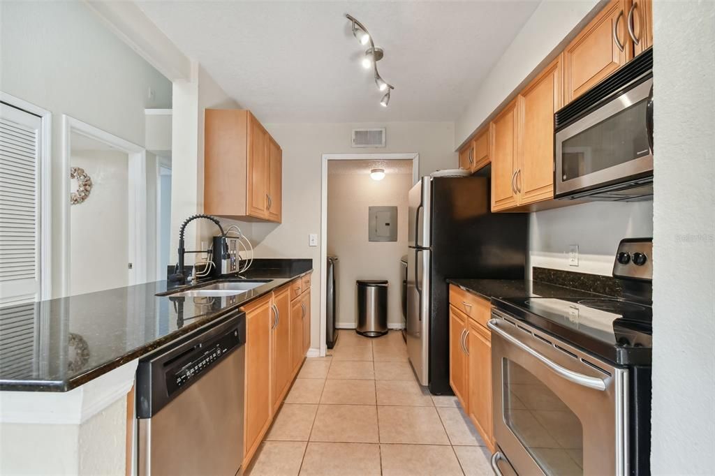 For Sale: $240,000 (2 beds, 2 baths, 1491 Square Feet)