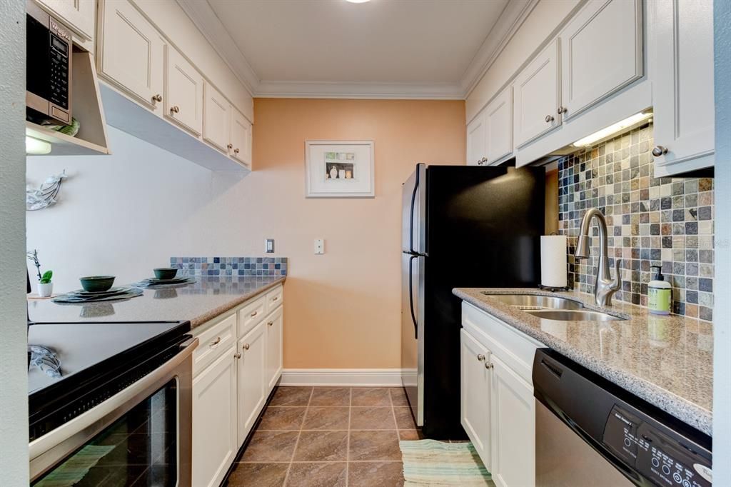 For Sale: $420,000 (1 beds, 1 baths, 640 Square Feet)