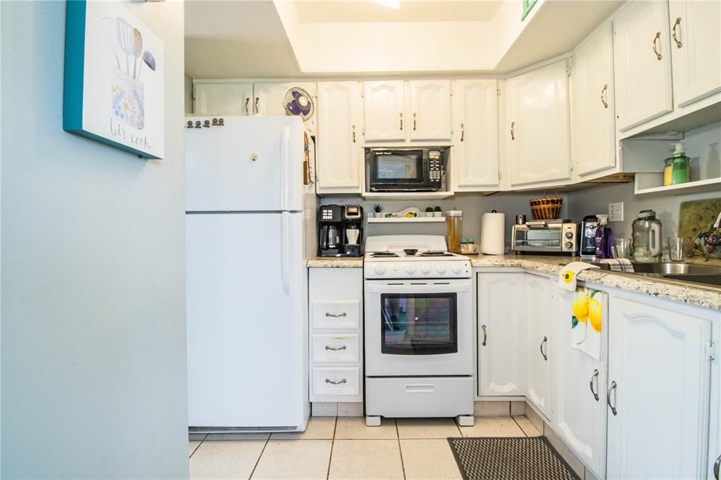 For Sale: $154,900 (1 beds, 1 baths, 812 Square Feet)