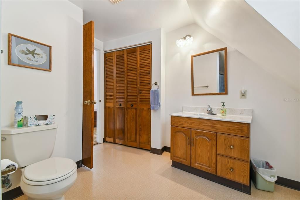 待售: $625,000 (4 贝兹, 2 浴室, 2196 平方英尺)