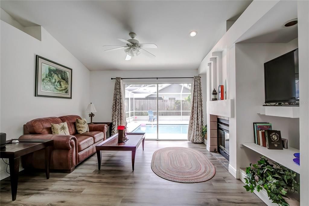 Active With Contract: $419,900 (4 beds, 2 baths, 1825 Square Feet)