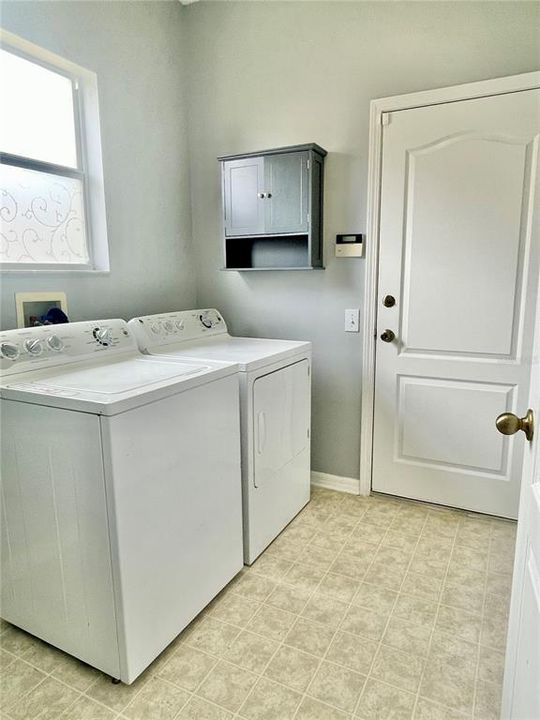 Active With Contract: $2,050 (3 beds, 2 baths, 1545 Square Feet)