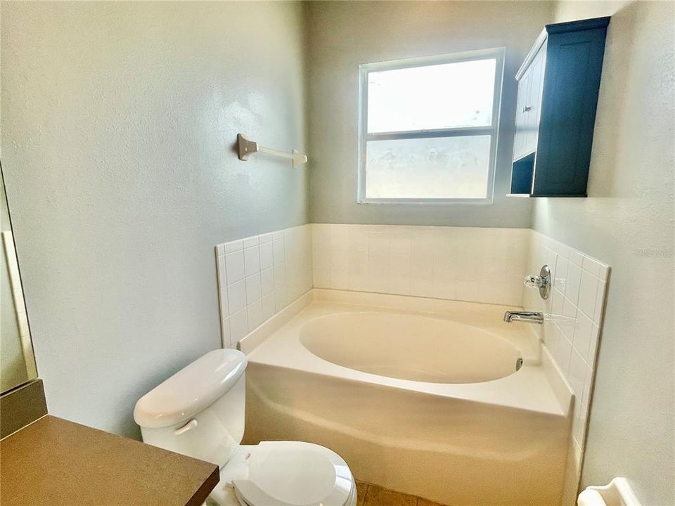 合同活跃: $2,050 (3 贝兹, 2 浴室, 1545 平方英尺)