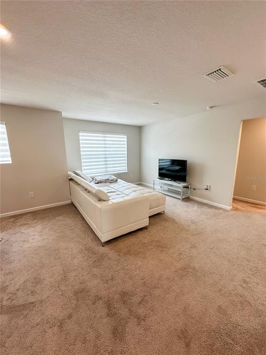 Active With Contract: $2,550 (3 beds, 2 baths, 1934 Square Feet)