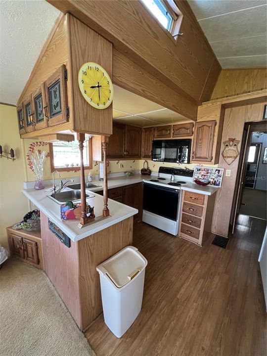 Active With Contract: $125,000 (1 beds, 1 baths, 840 Square Feet)