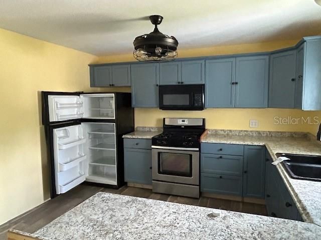 For Sale: $250,000 (2 beds, 2 baths, 840 Square Feet)