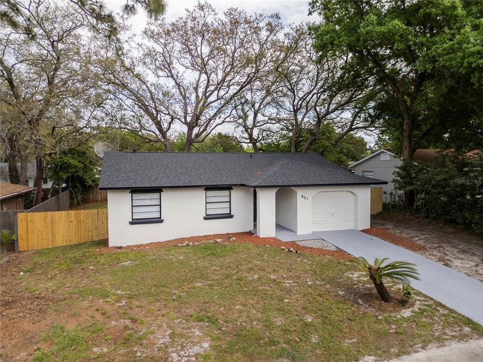 Active With Contract: $2,000 (3 beds, 2 baths, 1049 Square Feet)