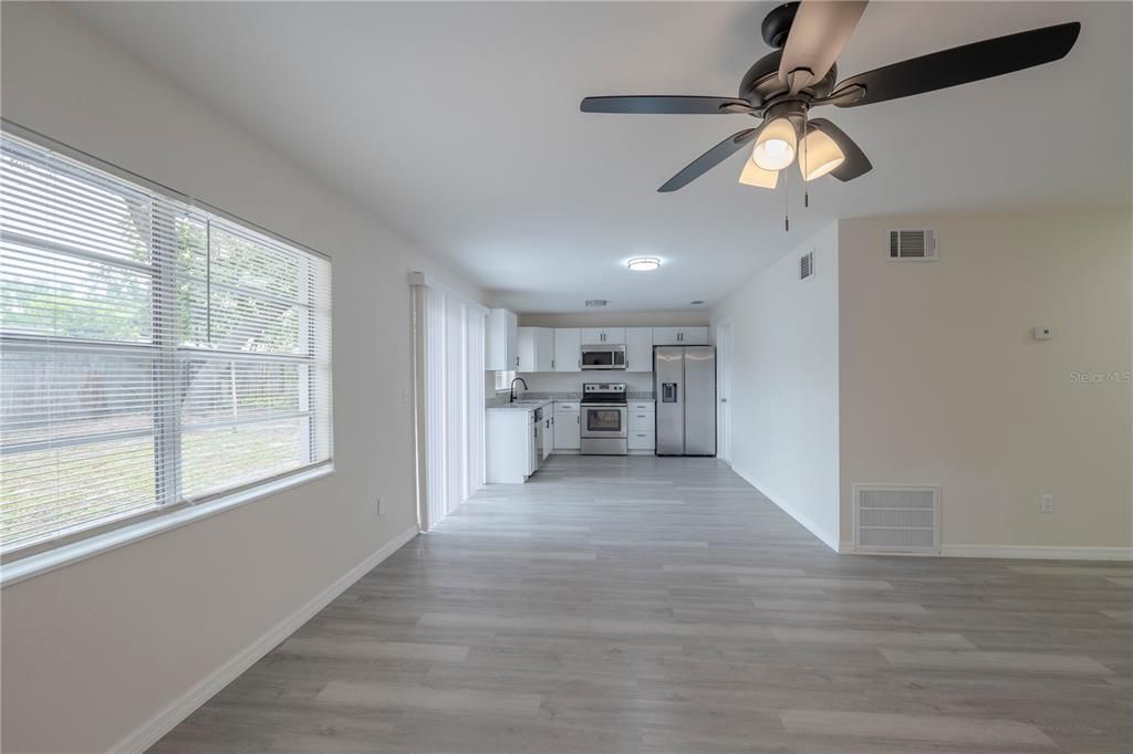 Active With Contract: $2,000 (3 beds, 2 baths, 1049 Square Feet)