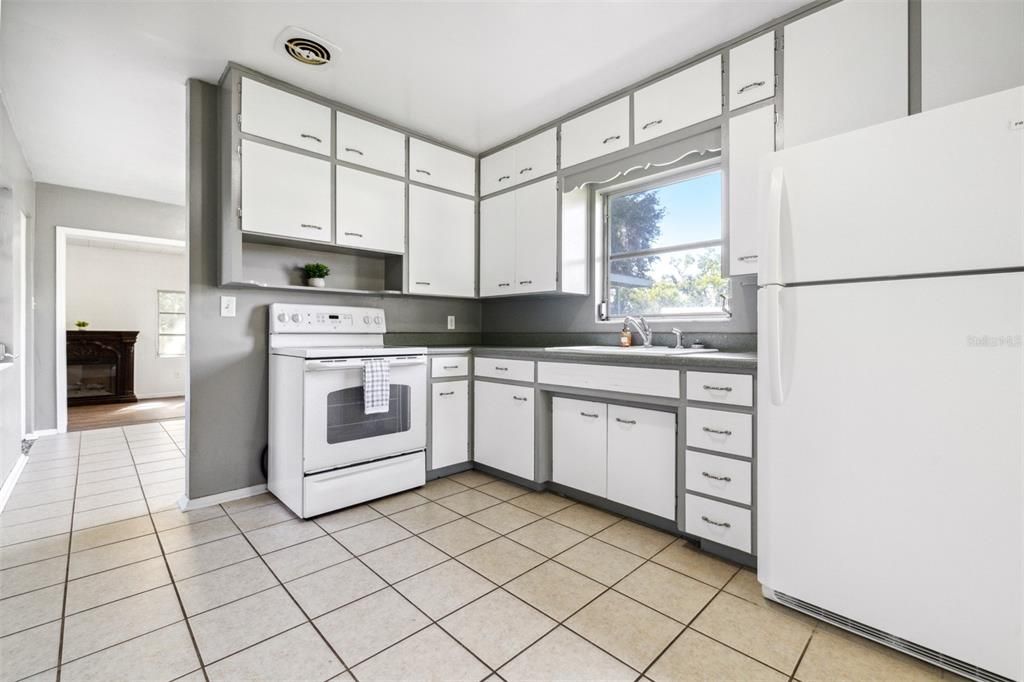 For Sale: $232,500 (3 beds, 1 baths, 1202 Square Feet)