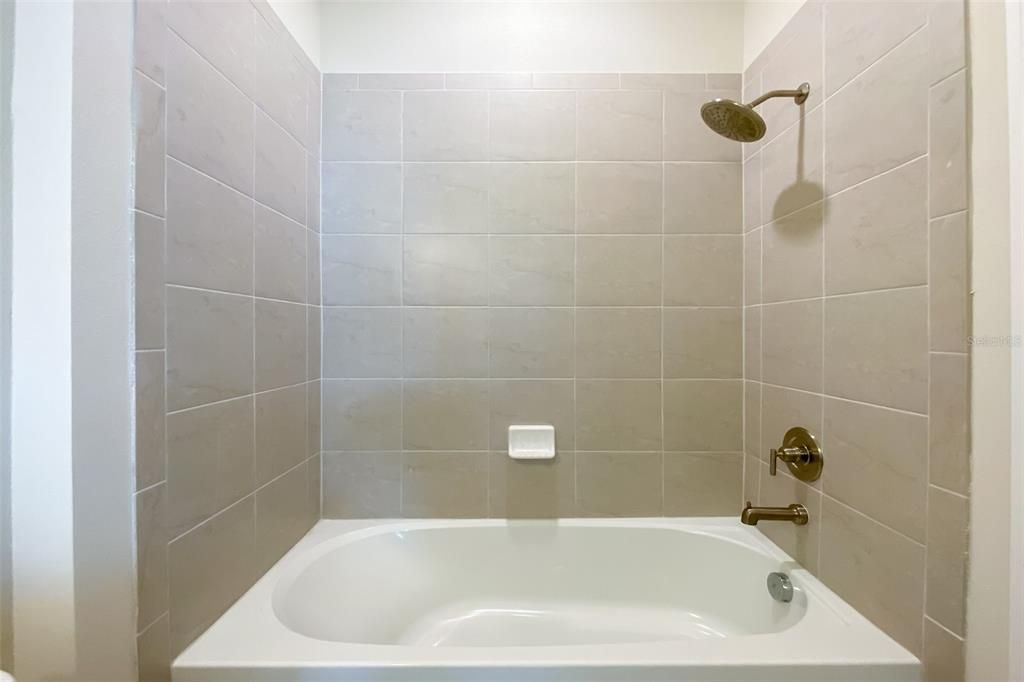 最近租的: $3,700 (5 贝兹, 3 浴室, 3641 平方英尺)