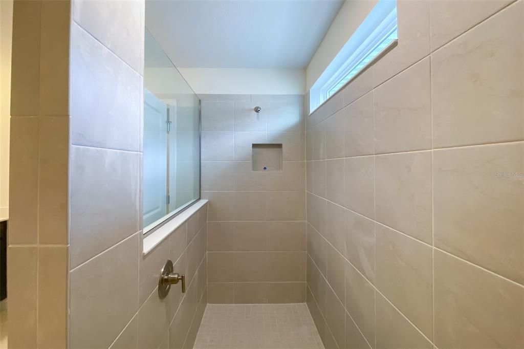 最近租的: $3,700 (5 贝兹, 3 浴室, 3641 平方英尺)