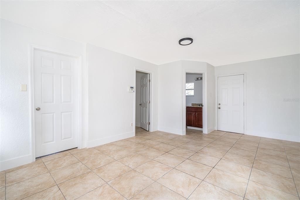 Active With Contract: $130,000 (1 beds, 1 baths, 520 Square Feet)