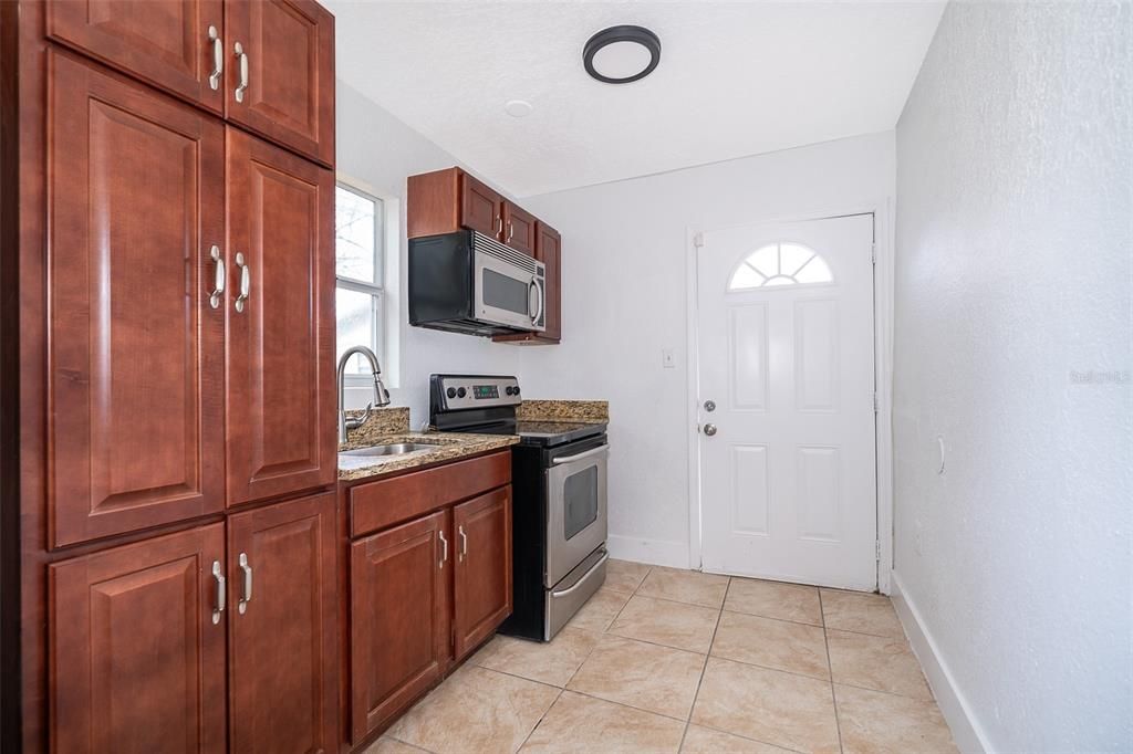 Active With Contract: $130,000 (1 beds, 1 baths, 520 Square Feet)