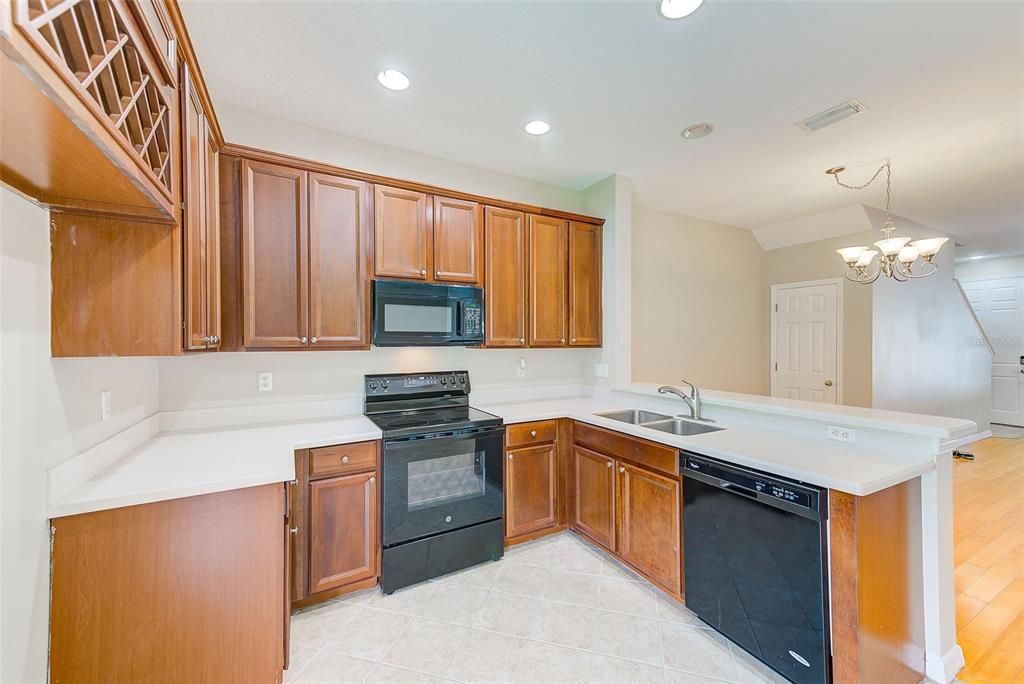 For Sale: $319,900 (2 beds, 2 baths, 1210 Square Feet)