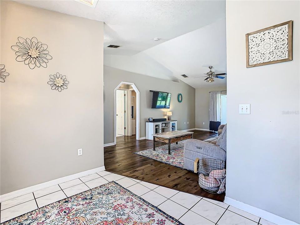 Active With Contract: $369,999 (3 beds, 2 baths, 1552 Square Feet)