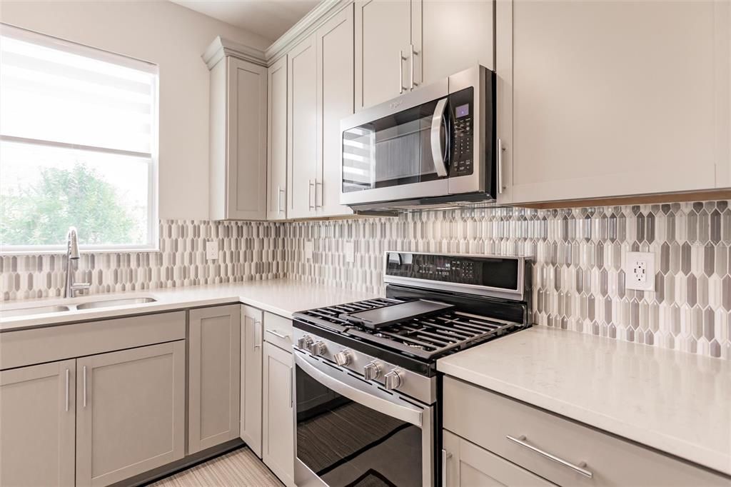 For Sale: $399,000 (2 beds, 2 baths, 1397 Square Feet)