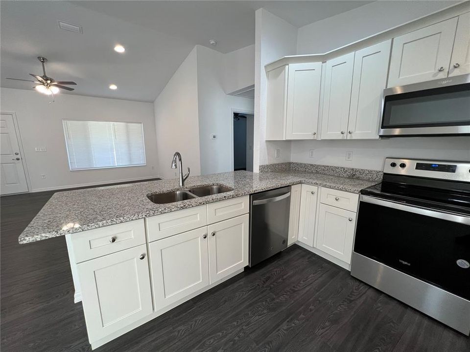 Recently Rented: $1,525 (3 beds, 2 baths, 1323 Square Feet)