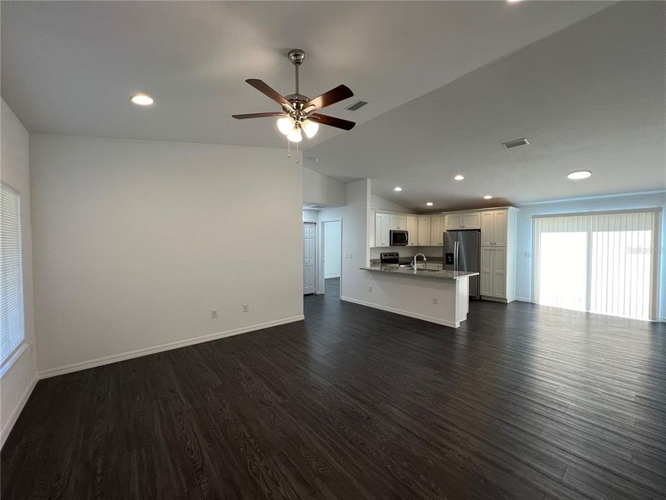 For Rent: $1,525 (3 beds, 2 baths, 1323 Square Feet)