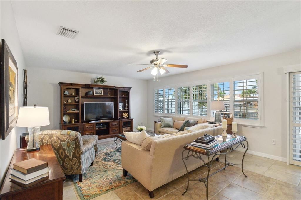 Active With Contract: $685,000 (4 beds, 2 baths, 1758 Square Feet)